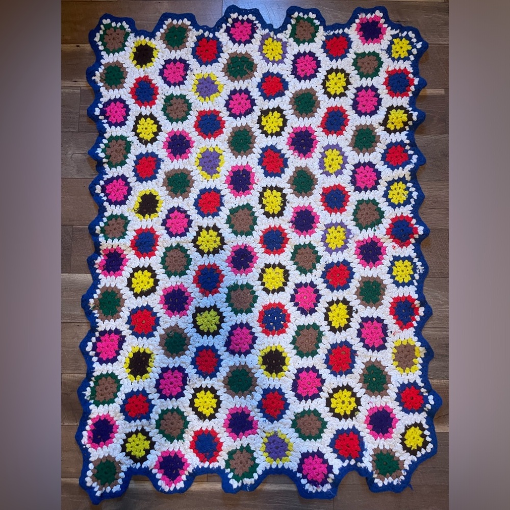 Vintage Granny Crocheted Throw 63 x 45 - Picture 3 of 4